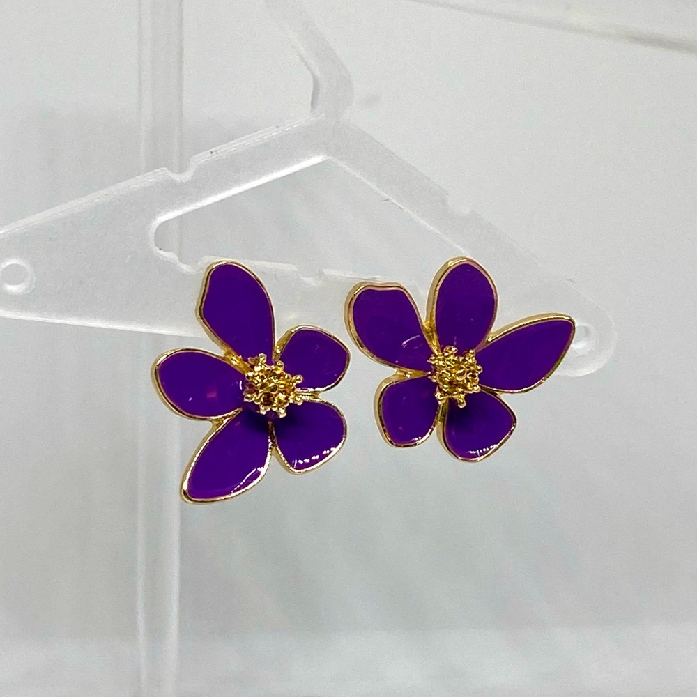 Flora earrings 💜